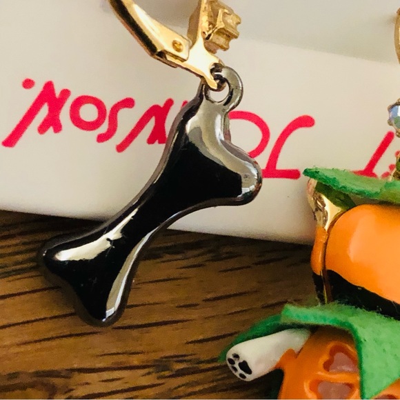 Authentic Betsey Johnson Earrings - Dog In Pumpkin Costume & Rhinestone Bone NWT - Picture 11 of 12
